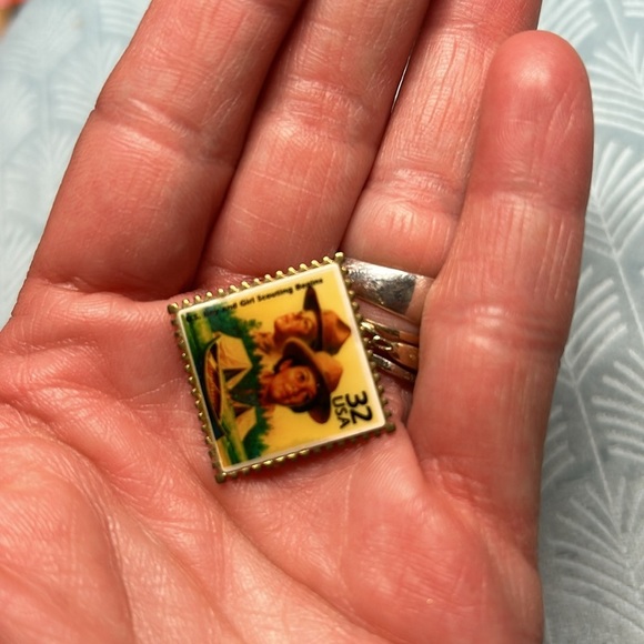 4 vintage collectible stamp brooches - Picture 9 of 11